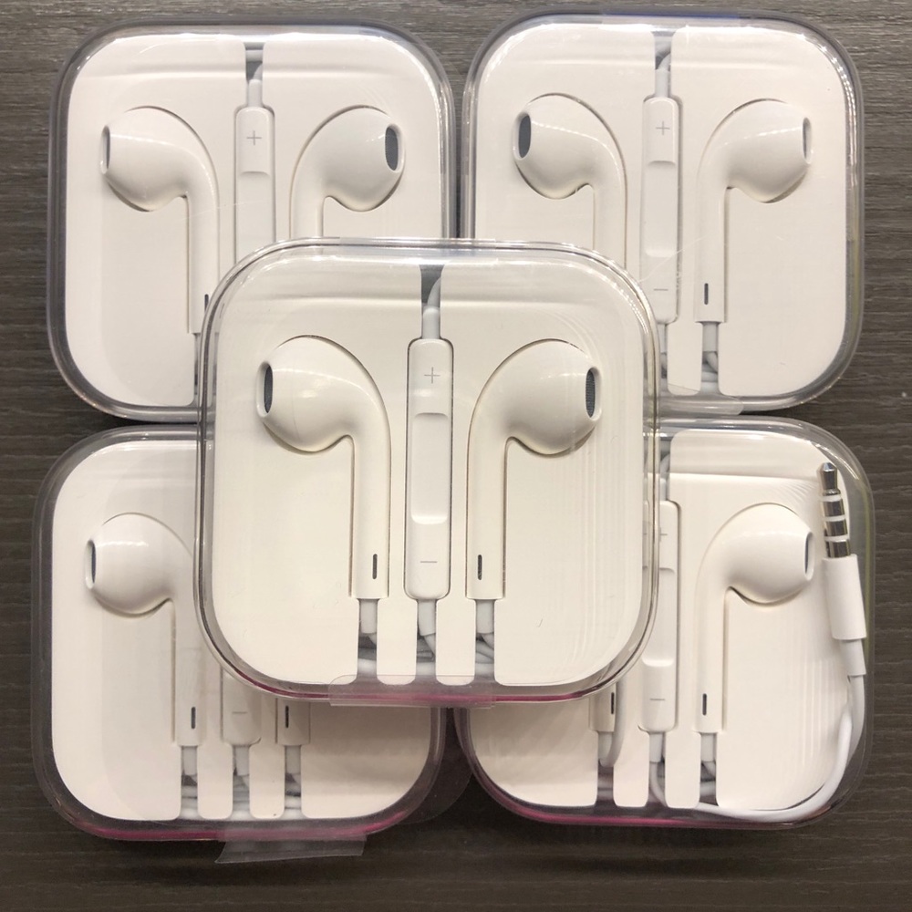 Brand new Apple EarPods with 3.5mm Headphone Plug